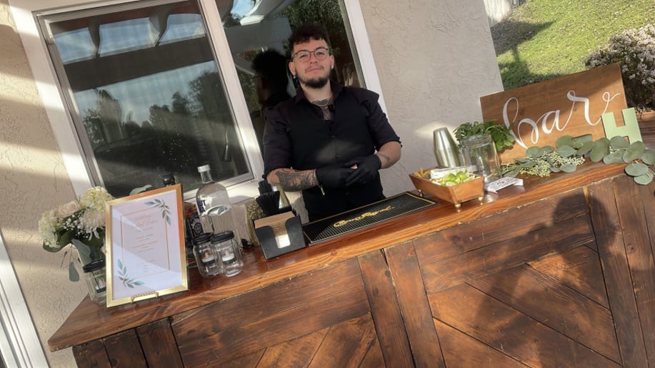 Gallery photo 1 of Mix & Mingle Bartenders