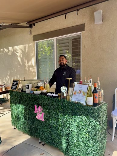 Gallery photo 9 of Mix & Mingle Bartenders