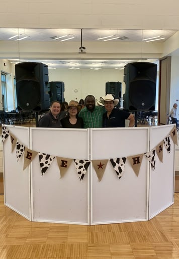 Gallery photo 1 of Mixmonics DJ Services