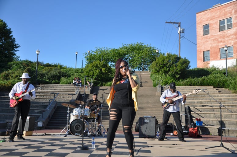 Gallery photo 7 of Miz Floes/jazzy sol