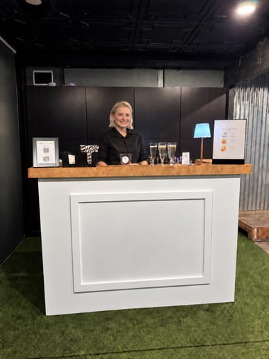 Gallery photo 1 of BeeHive Mobile Bar