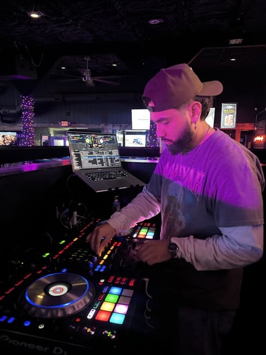 Gallery photo 2 of DJ AirZero