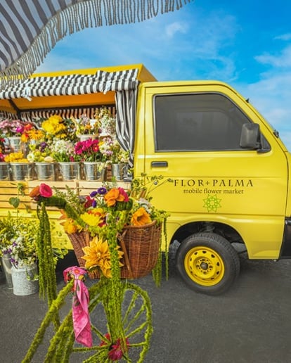 Gallery photo 2 of Mobile Flower Bar, bouquet building