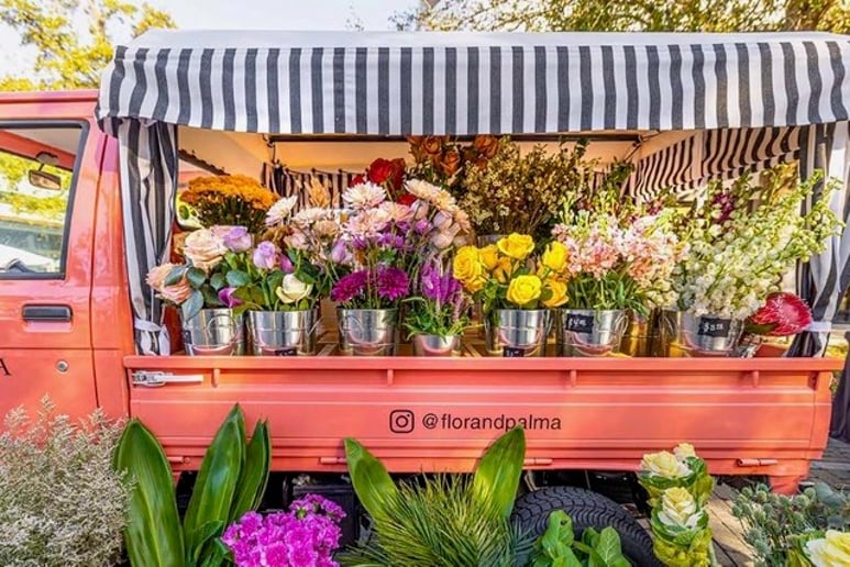 Gallery photo 3 of Mobile Flower Bar, bouquet building