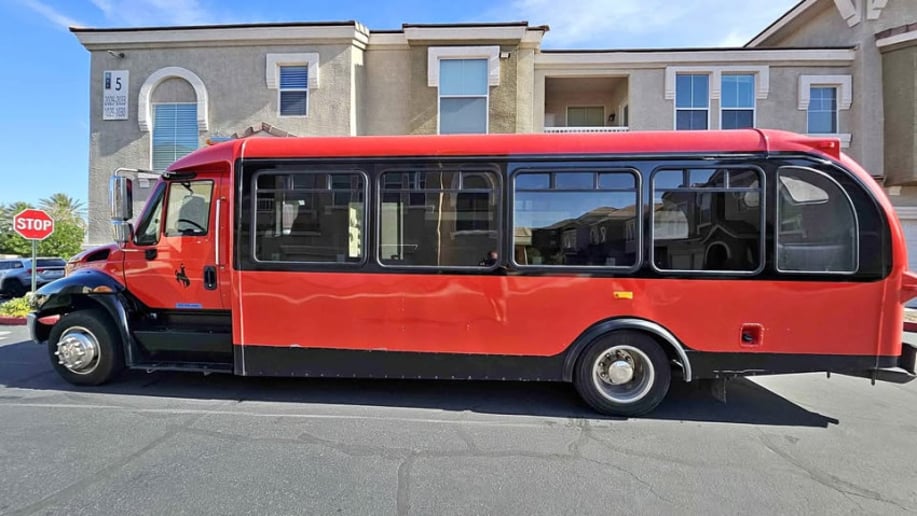 Gallery photo 2 of Mobilique Limo Bus