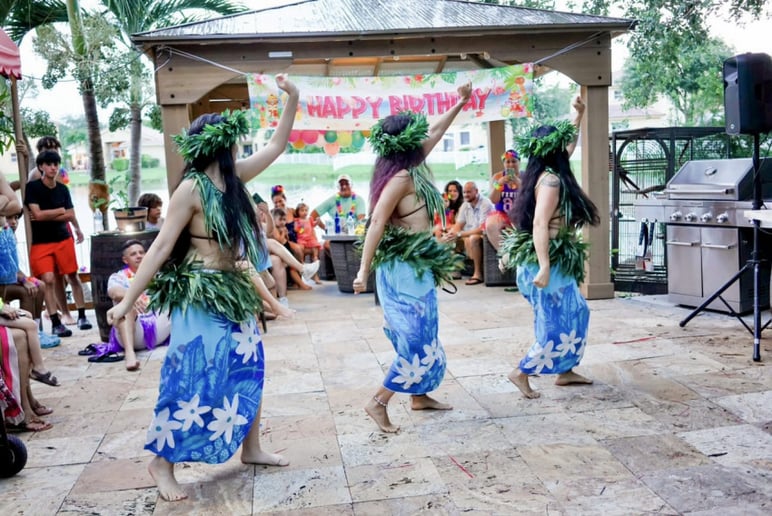 Gallery photo 7 of Moeata LUAU Entertainment