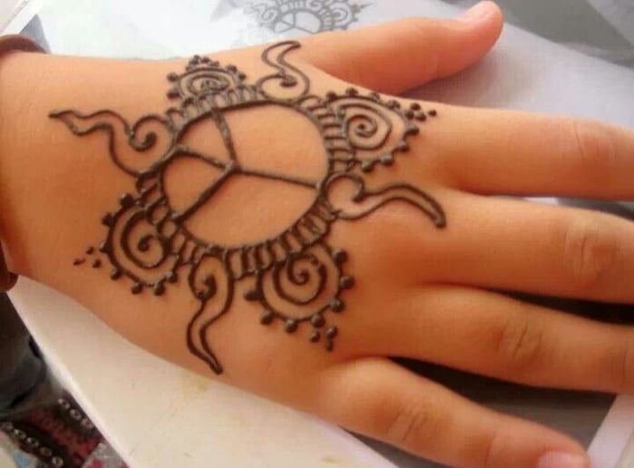 Gallery photo 1 of Mona's marvelous Henna