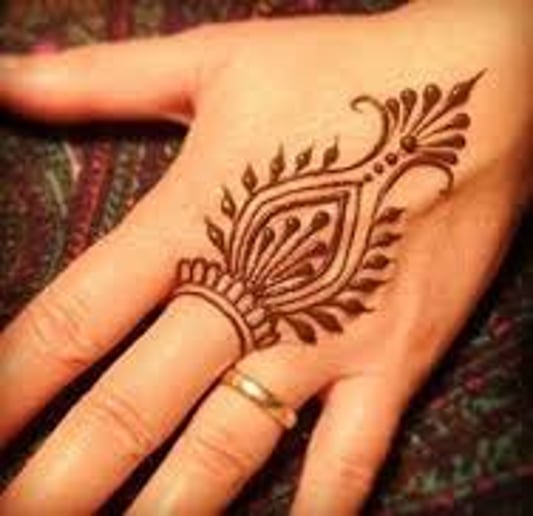 Gallery photo 2 of Mona's marvelous Henna