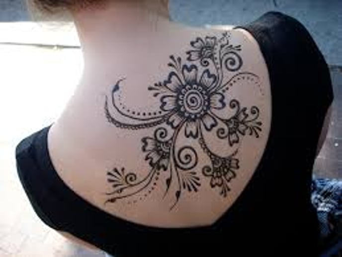 Gallery photo 3 of Mona's marvelous Henna