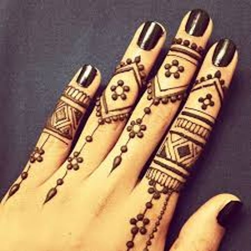 Gallery photo 4 of Mona's marvelous Henna