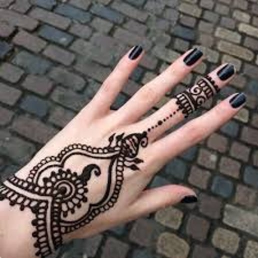 Gallery photo 6 of Mona's marvelous Henna