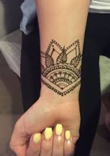 Gallery photo 7 of Mona's marvelous Henna