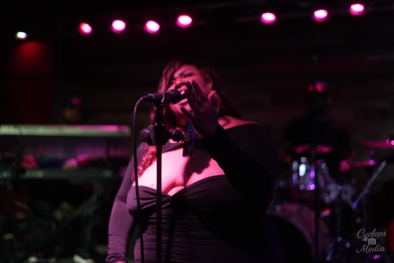 Gallery photo 4 of Monique SongByrd & Tru Essence Band