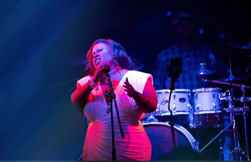 Gallery photo 7 of Monique SongByrd & Tru Essence Band