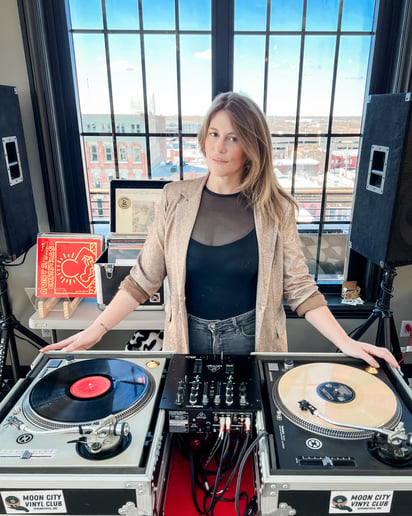 Gallery photo 1 of Moon City Vinyl Club