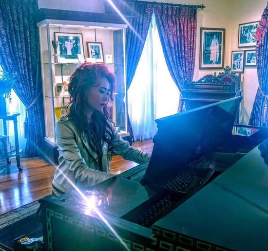 Gallery photo 1 of Moonlight Pianist Who Can Also Rock It