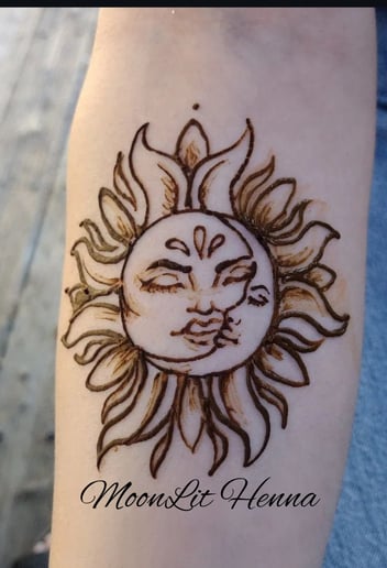 Gallery photo 5 of MoonLit Henna