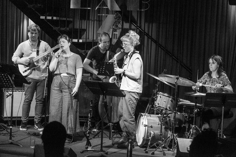 Gallery photo 1 of Mort & Mim — Jazz Guitar & Voice Duo