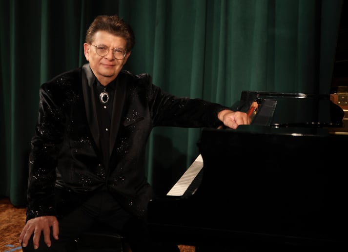 Gallery photo 3 of Moses Hazan - Pianist