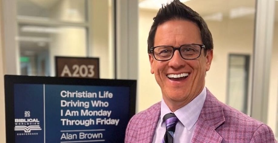 Gallery photo 2 of Motivational Christian Speaker