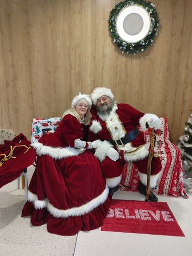Gallery photo 4 of Mr and Mrs Claus