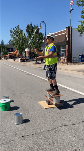 Gallery photo 3 of Mr Damian’s Sidewalk Circus