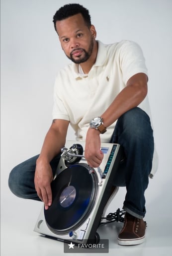 Gallery photo 1 of "Mr. International" DJ Holla