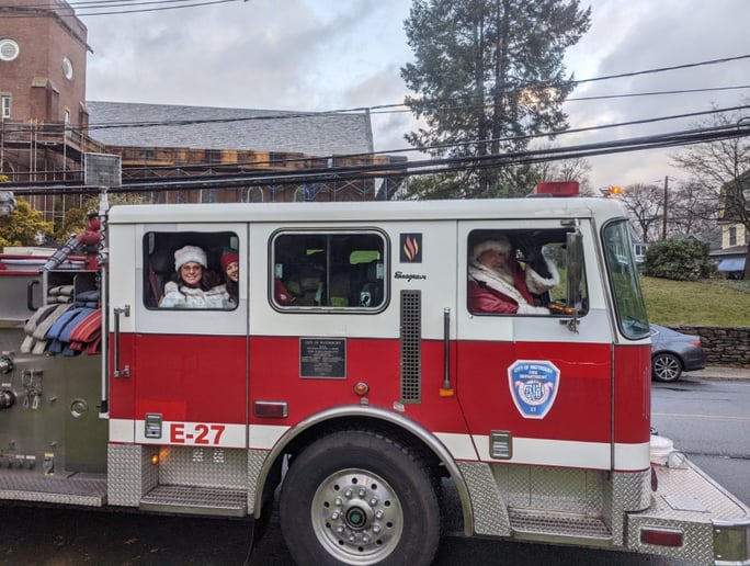 Gallery photo 7 of Mr & Mrs Claus of Waterbury