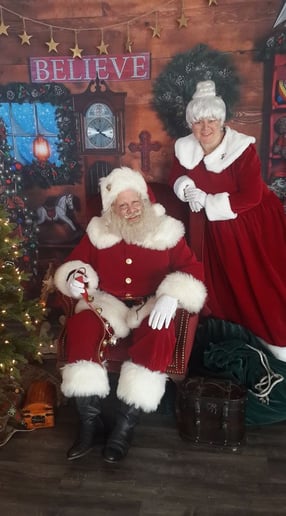 Gallery photo 5 of Mr & Mrs Santa Claus Paul