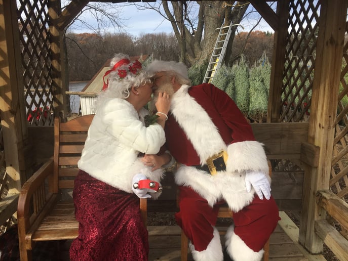 Gallery photo 13 of Santa & Mrs. Claus of the Twin Cities
