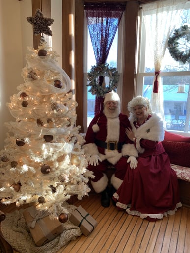 Gallery photo 38 of Santa & Mrs. Claus of the Twin Cities
