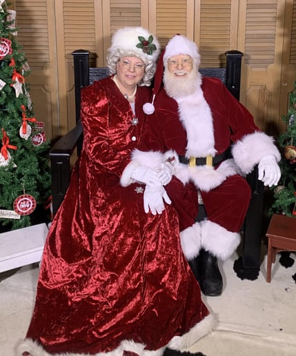 Gallery photo 46 of Santa & Mrs. Claus of the Twin Cities