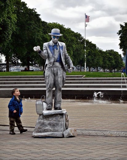 Gallery photo 2 of Mr. Statue Portland