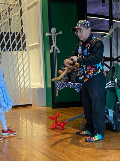 Gallery photo 7 of Mr Twister "The Balloon Guy"