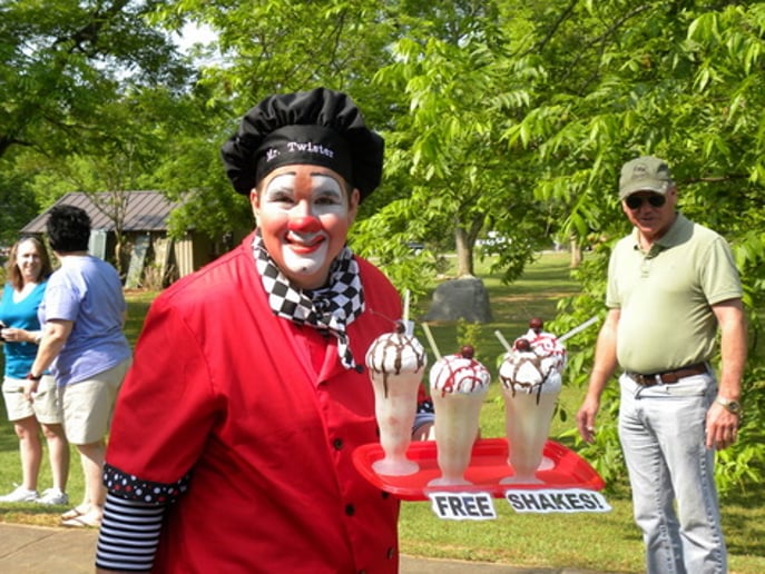 Gallery photo 4 of Mr. Twister the Balloon Guy