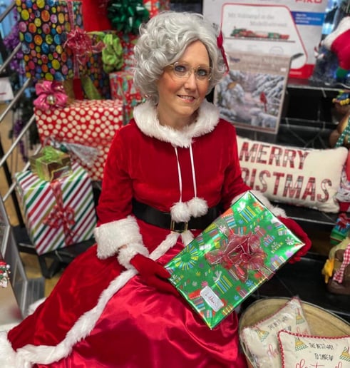 Gallery photo 3 of Mrs Becky Claus