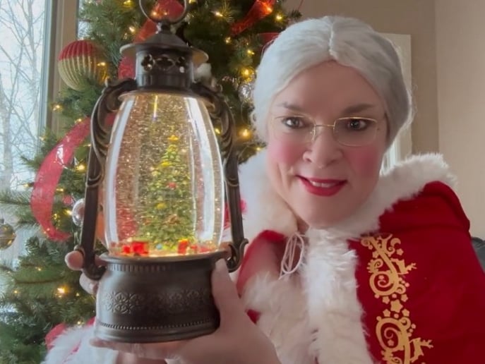 Gallery photo 1 of Mrs. Claus