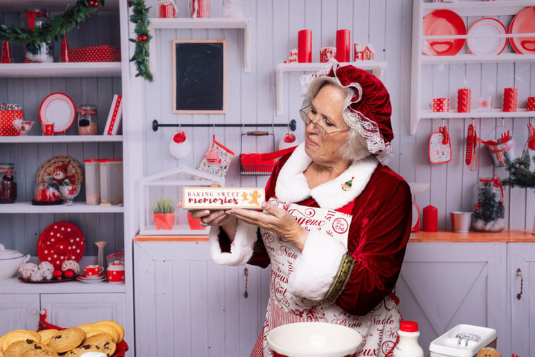Gallery photo 1 of Mrs Mindi Claus