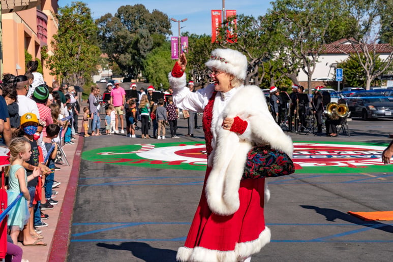 Gallery photo 11 of Mrs. Claus LA
