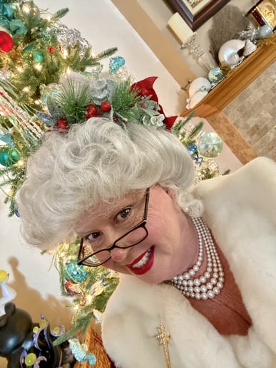 Gallery photo 8 of Mrs. Claus of the OC