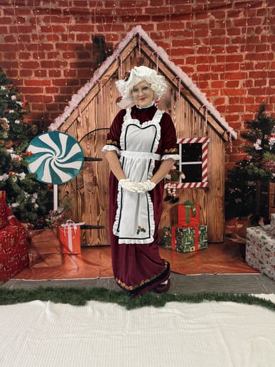 Gallery photo 7 of Mrs Claus Orlando