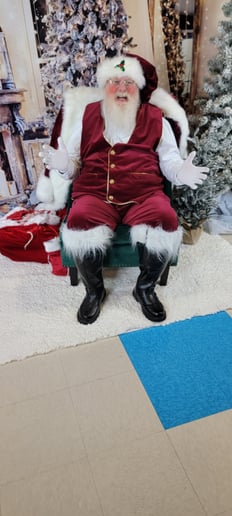 Gallery photo 4 of Santa Mikee