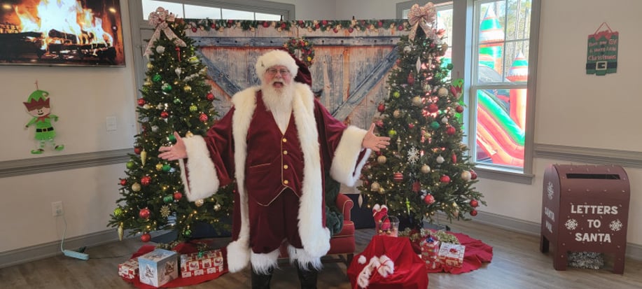 Gallery photo 7 of Santa Mikee