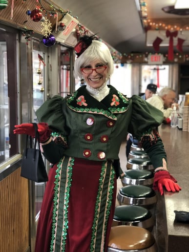 Gallery photo 8 of Mrs. Claus, The Independent Claus