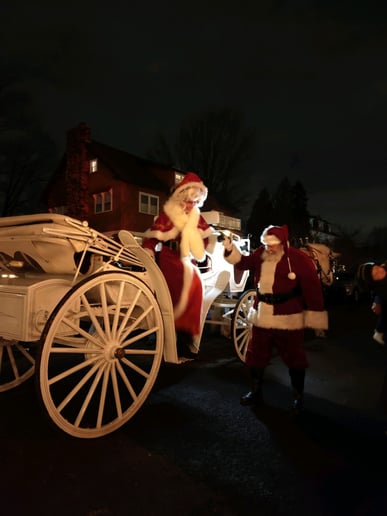 Gallery photo 9 of Mrs. Claus, The Independent Claus