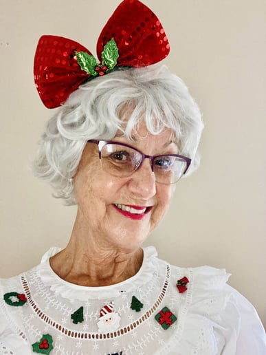 Gallery photo 1 of Mrs. Sunshine Claus Storytelling