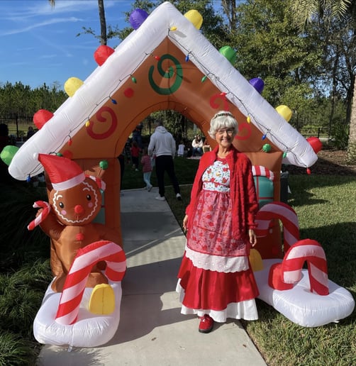 Gallery photo 4 of Mrs. Sunshine Claus Storytelling