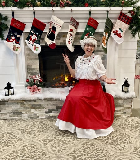 Gallery photo 7 of Mrs. Sunshine Claus Storytelling