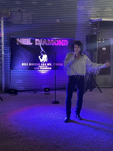 Gallery photo 26 of Mr. Thrill DJ PLUS/Elvis/Diamond/Ratpack