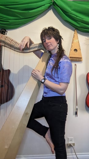 Gallery photo 2 of Elizabeth Owens – Modern Harpist